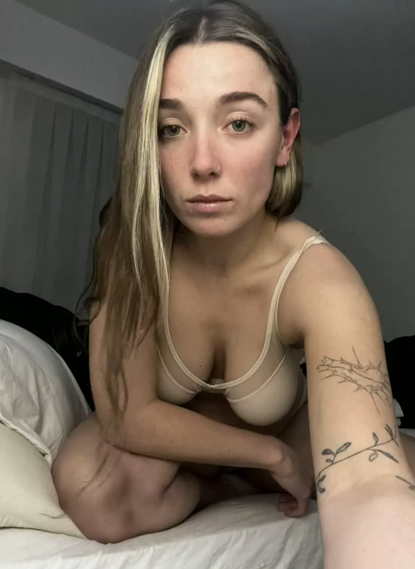 The neighborhood's favorite is this milf.