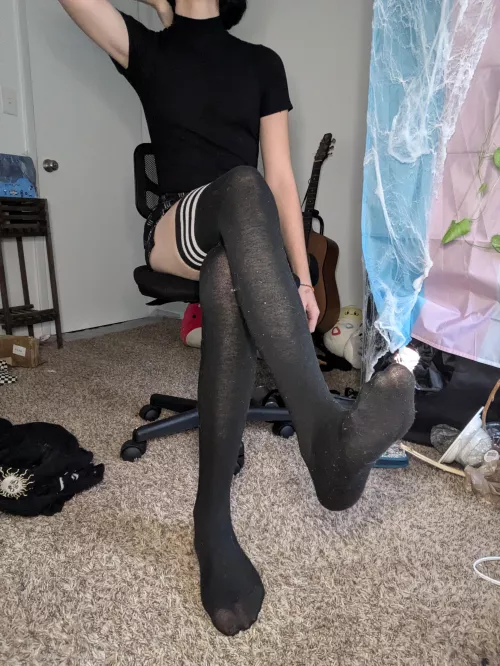 these are just sheer enough to see my feet thru 🖤