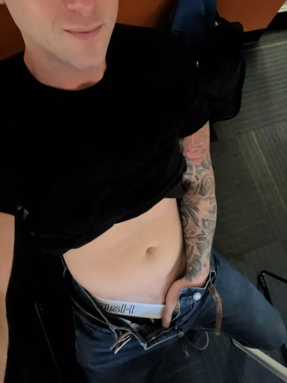 Think we can keep quiet in the library? [M32]4W