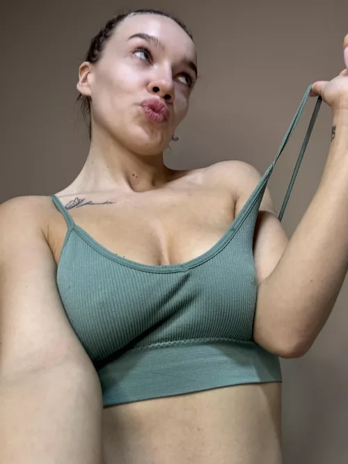 This sports top does a great job of supporting my breasts