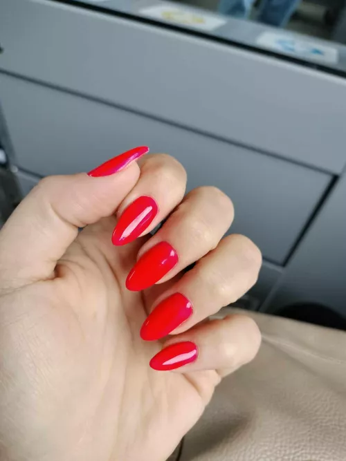 Tribute nails please 