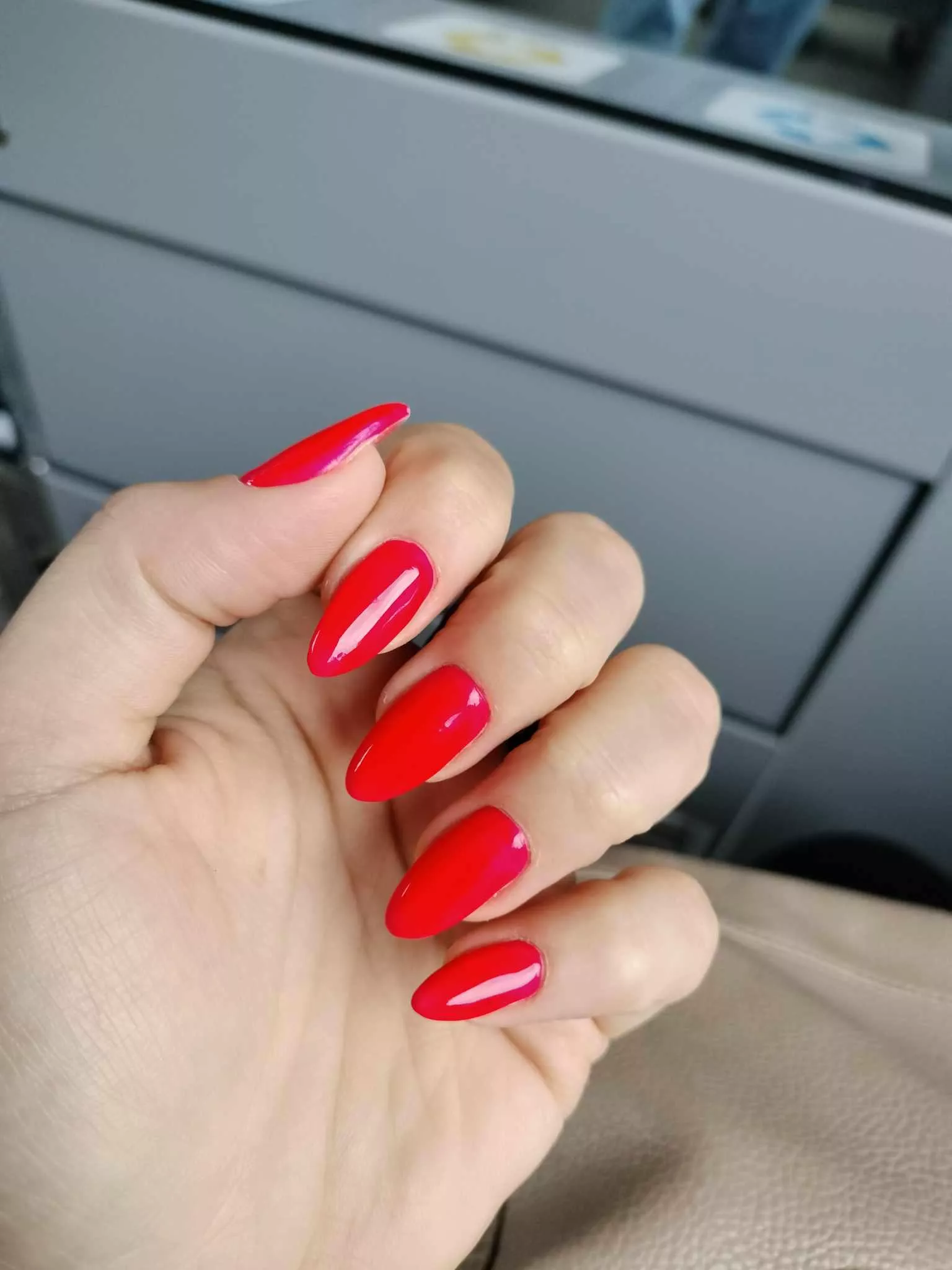 Tribute nails please 