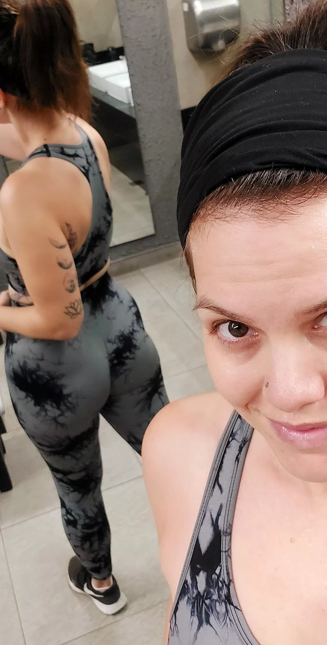 Trying to see what my gym crush sees 