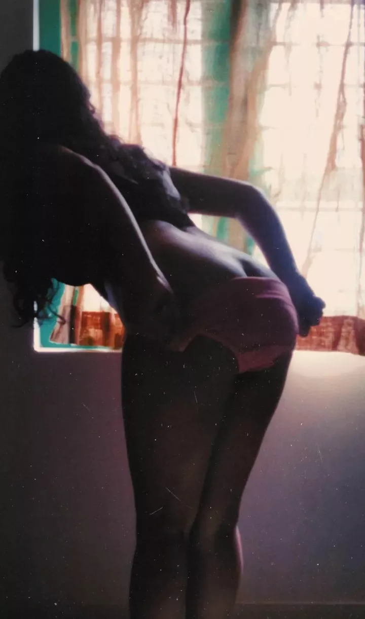 Undress me . Repost cuz it was a hot take 💋 [f]