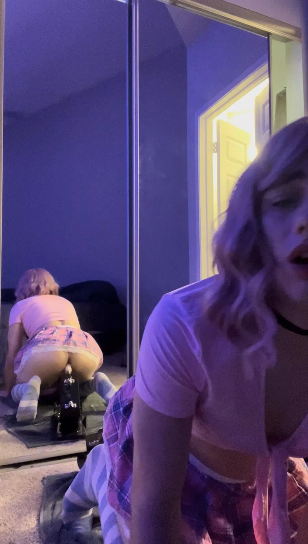 using my dildo machine for the first time 😩💗