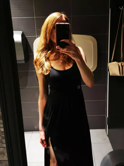 When you're all dressed up, but there's a diaper changing station behind you 😜