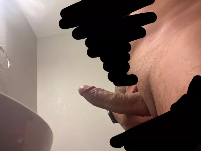 Where them sexy milfs at . Join me at hotel icon tonight. Let’s chat 