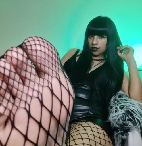 YOU DON'T DESERVE TO SEE MY FEET COMPLETELY, THEY ARE TOO SOFT FOR YOU 