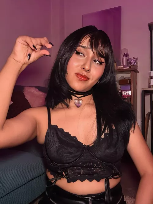 You wish mommy would crush your little clitoris and evaluate it, I know, it melts your brain just to think that an evil goddess like me would humiliate you and put you in your place👇🏼🦐☠️.