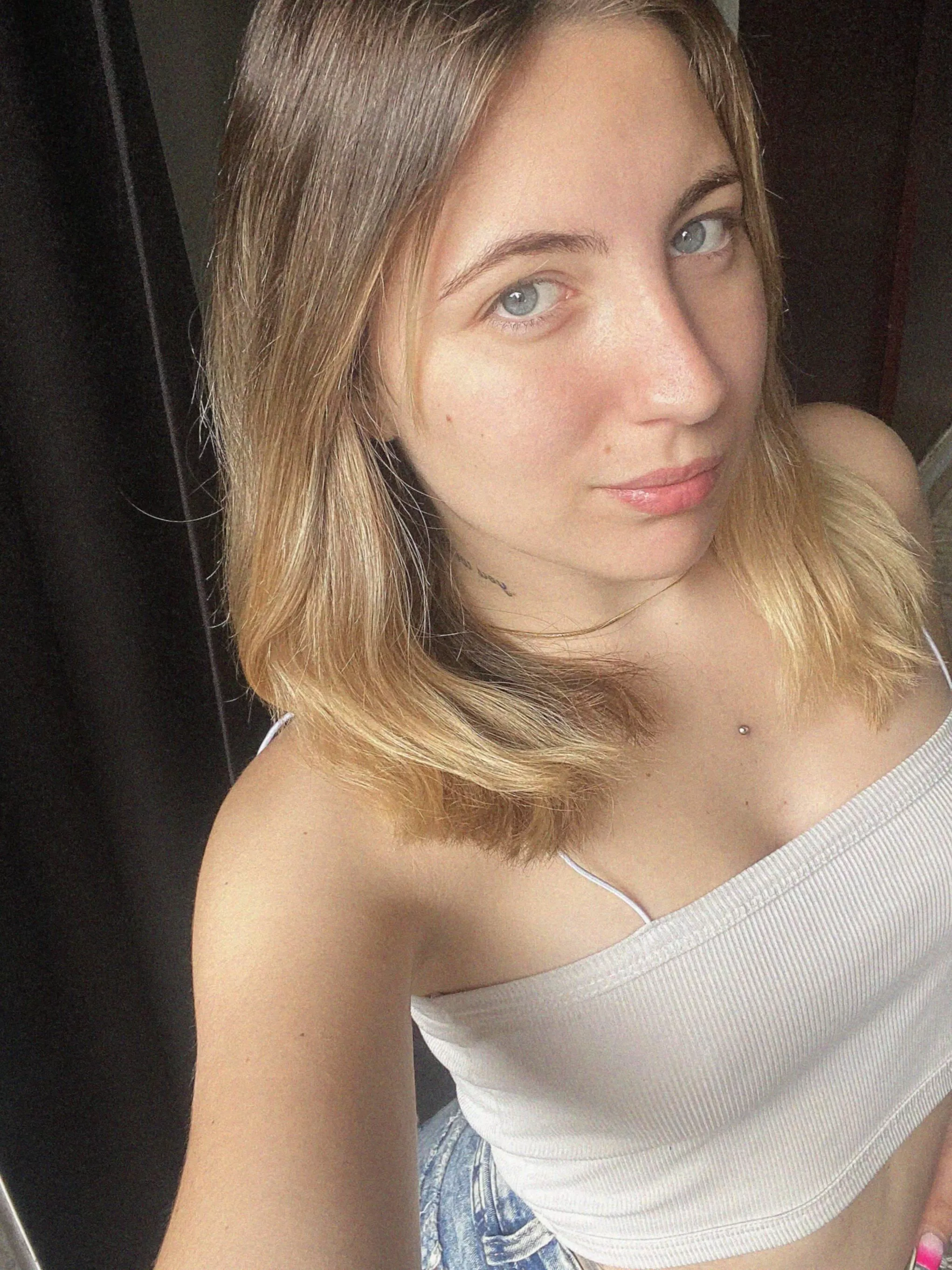 20 F4M , I have confession to make, Looking for someone to help fulfill my wildest fantasies, and if the mood strikes, I might just return the favor.