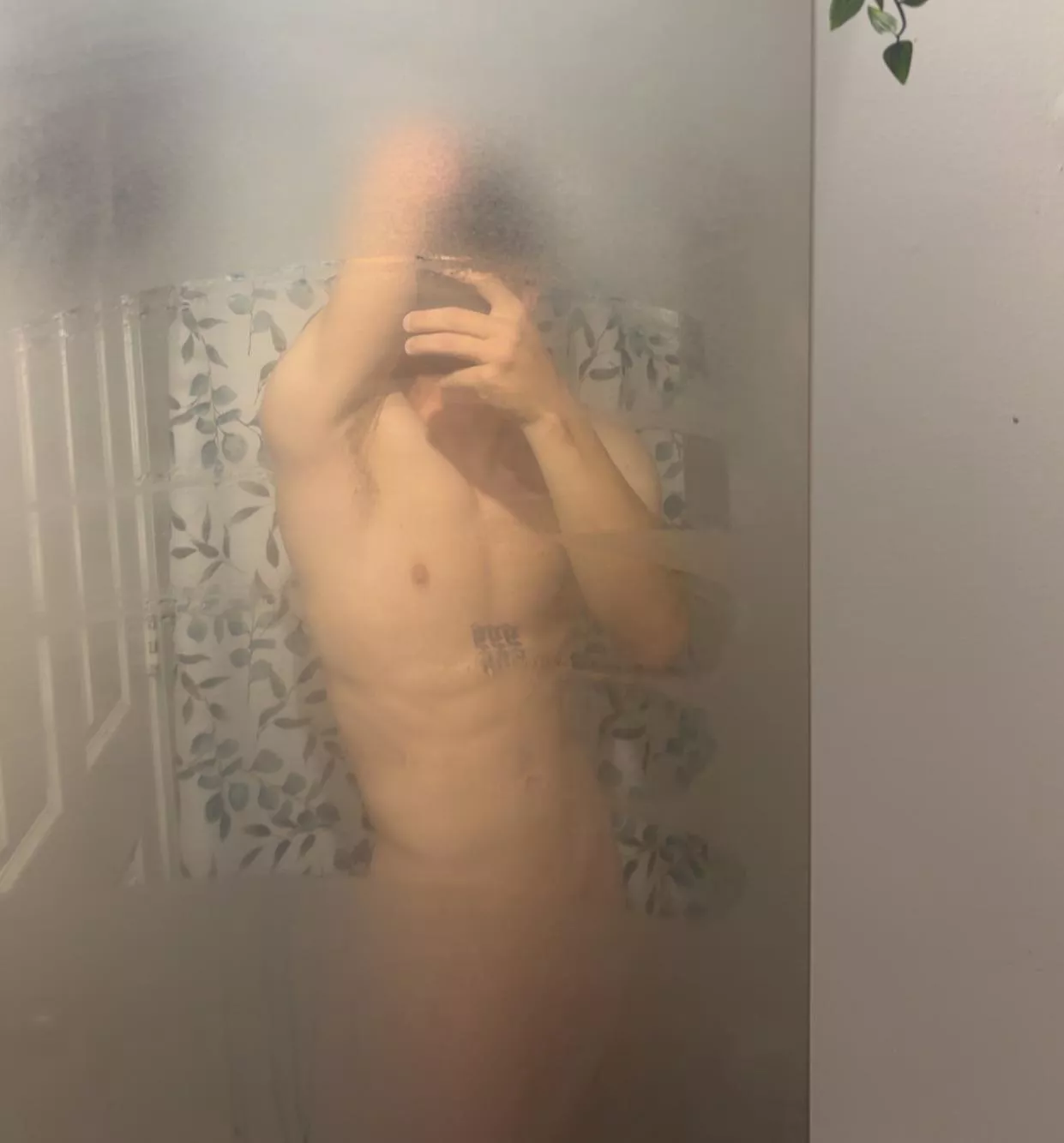 21 (m4f)looking for a lil fun today. who gonna be the lucky lady?