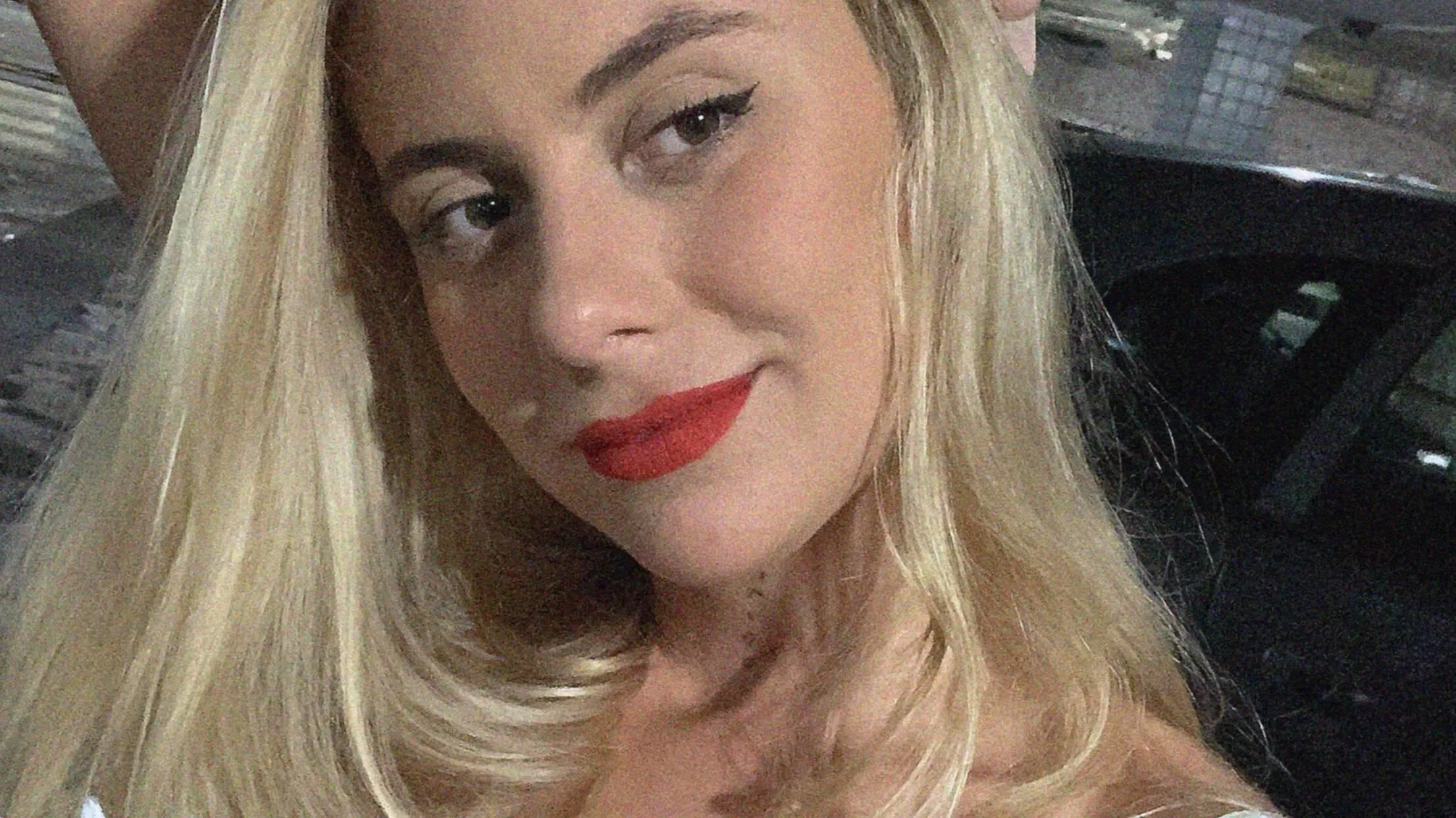 21F pretty, fresh and clean but loves talking dirty..who's up?  