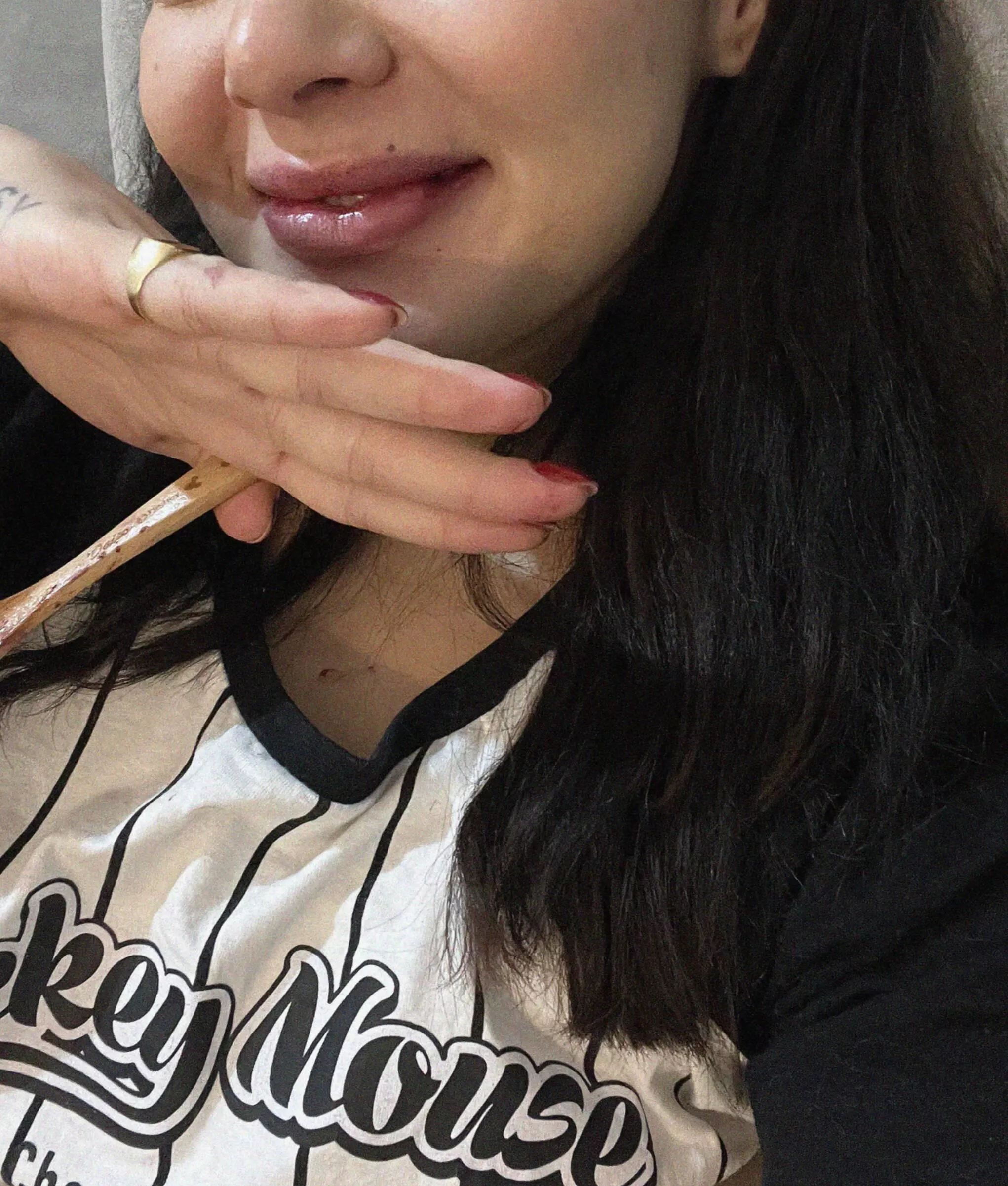 21[F4M] looking for a no strings connection with an older guy