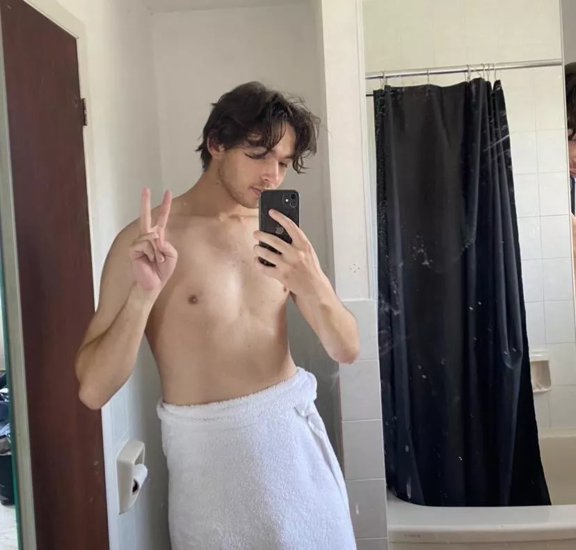 22M4F Looking for a girl to have fun with :3 