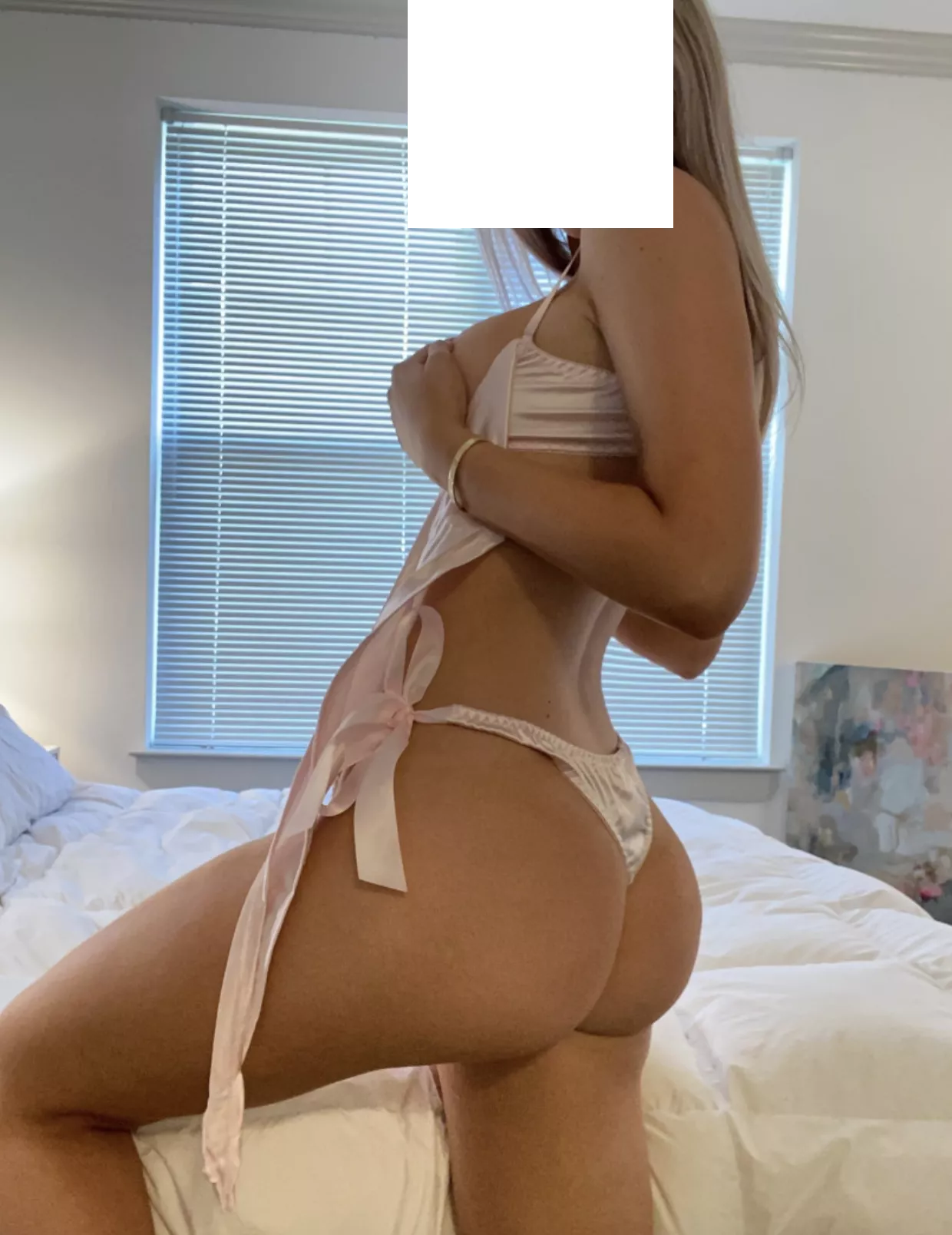 24 F craves attention 