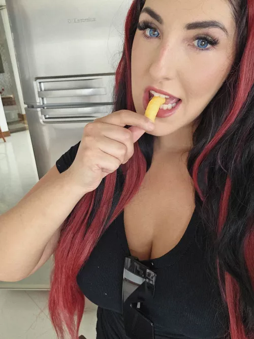 27 F4M Alone, bored, and kinda craving some fun convo... who’s game???