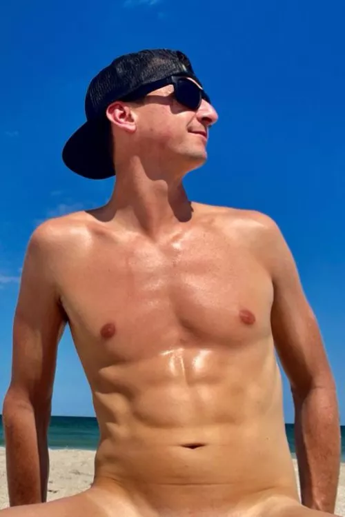 31 [M4MF] Waikiki - Looking 4 fun couples