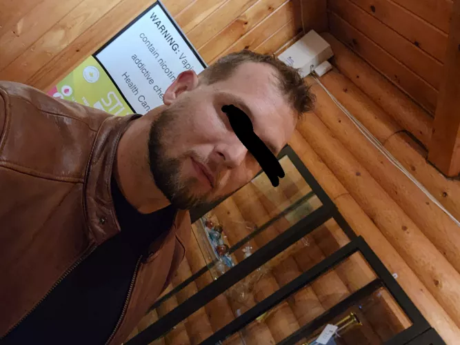 34 halifax. daddy looking for submissive princess trophy wifey. 