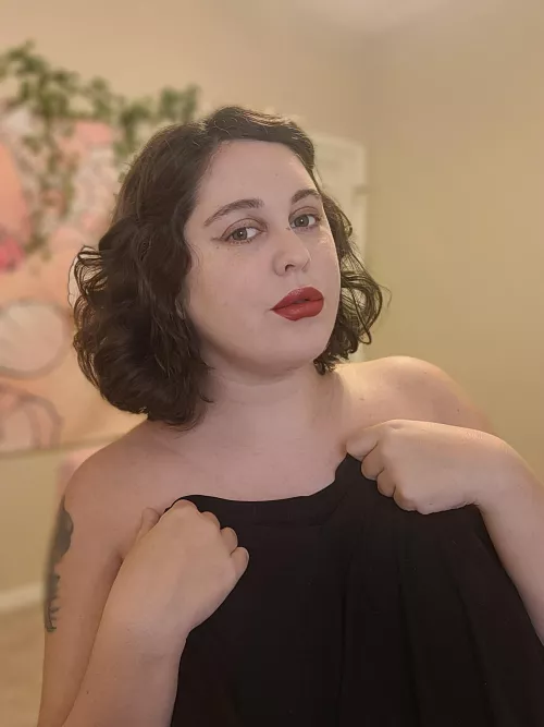 A sexy milf just wants to have fun