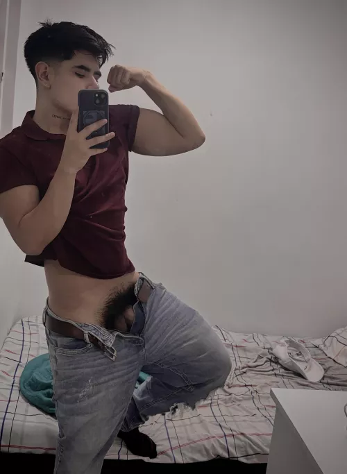 After a long day at university, I would like to sell video calls, pics, Custom videos.🥵