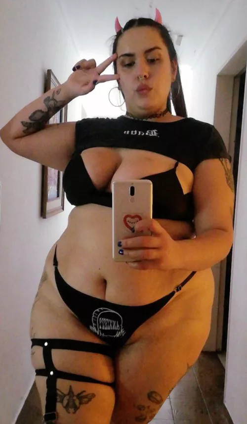 alt babes can enjoy summer too