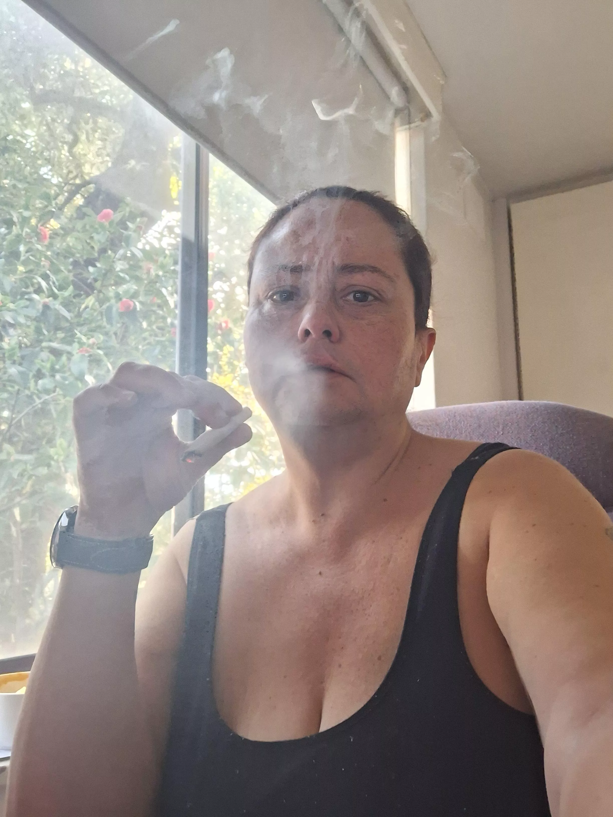 Aussie stoner slut waiting for you