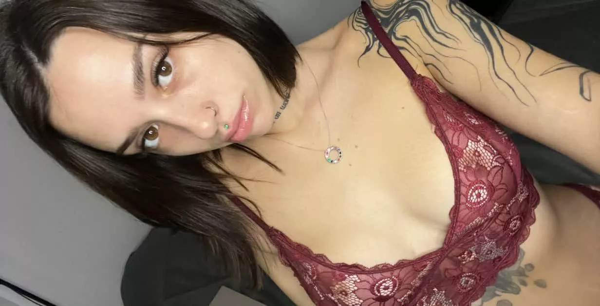 Bored mom looking some action tonight