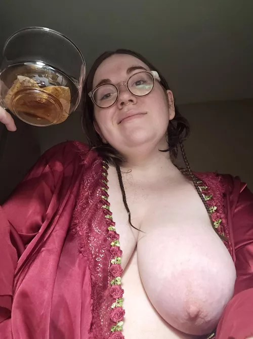 Bottoms up, titties out☕️