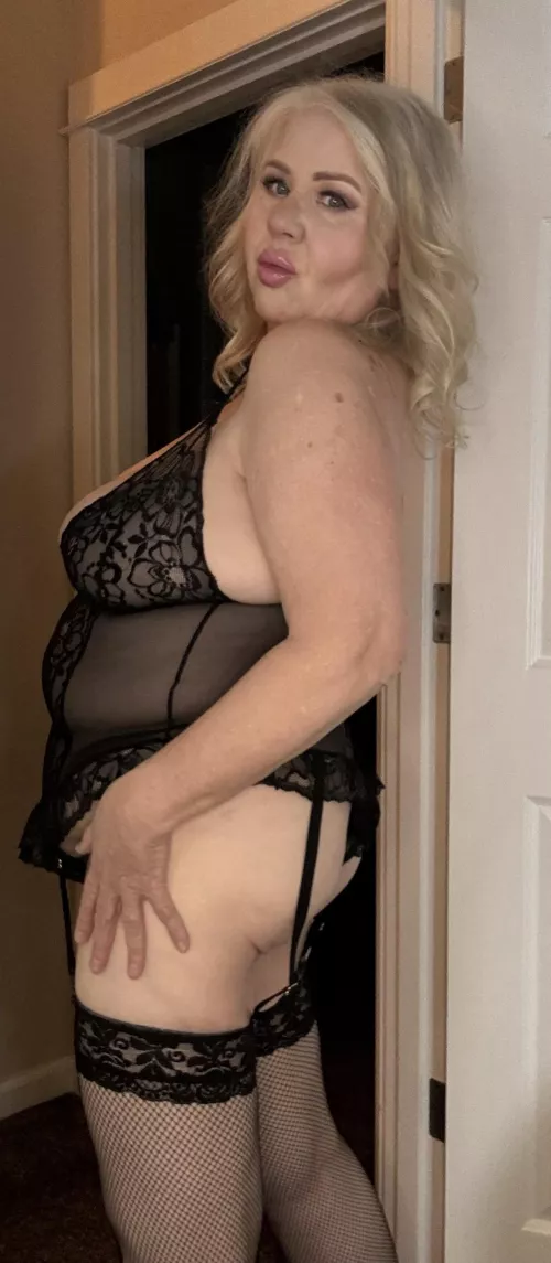 Do you prefer a pretty face with curves or a stick figure 