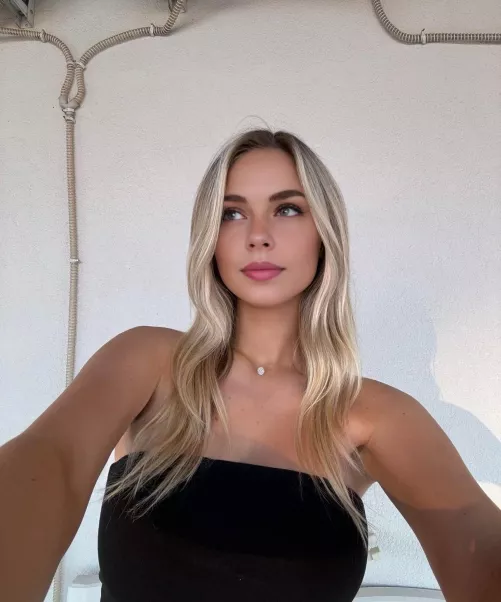 Every upvote with a “69” dm will get a free nude 😜 try me 