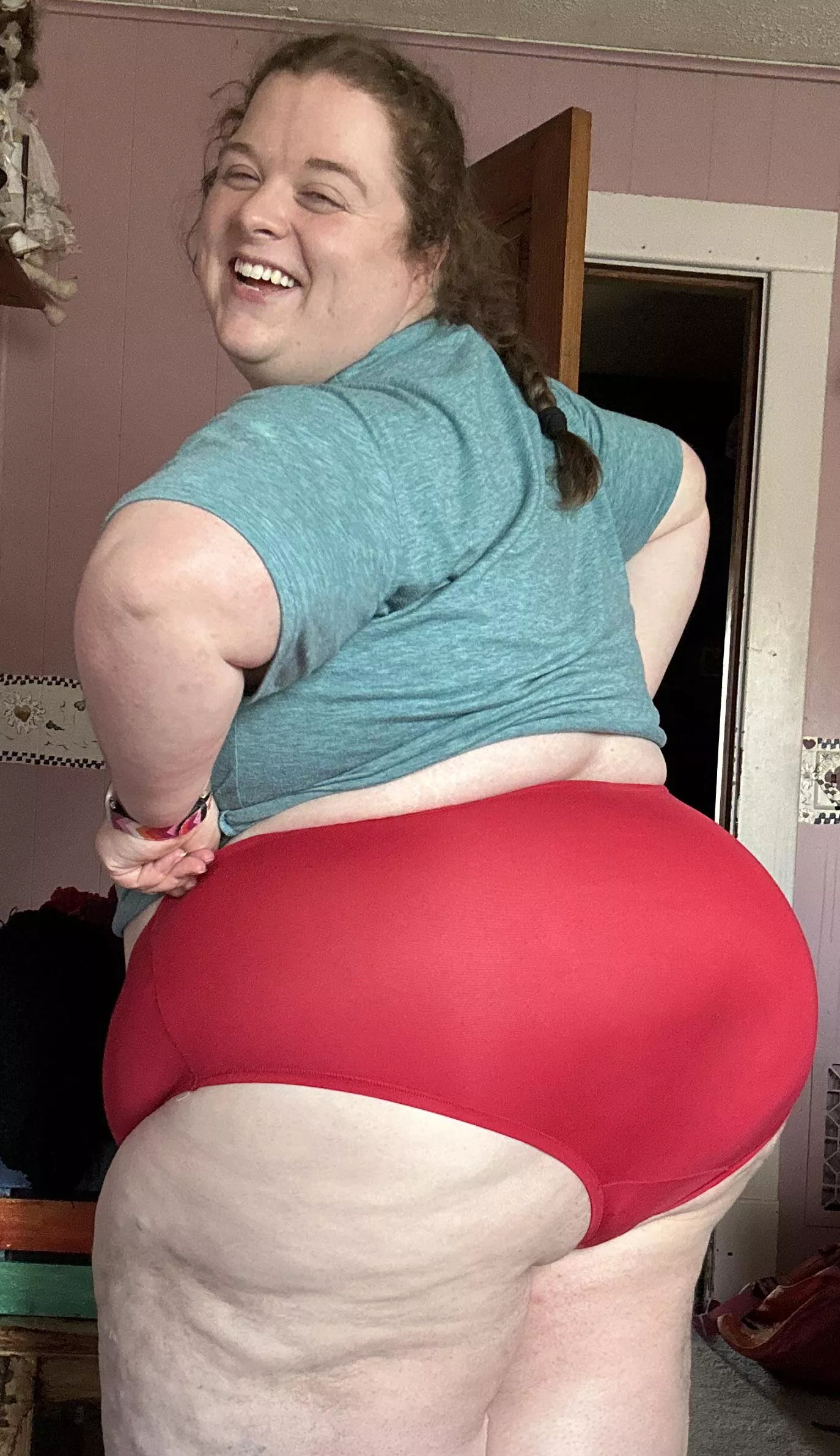 Festive panties are in! 💁🏻‍♀️