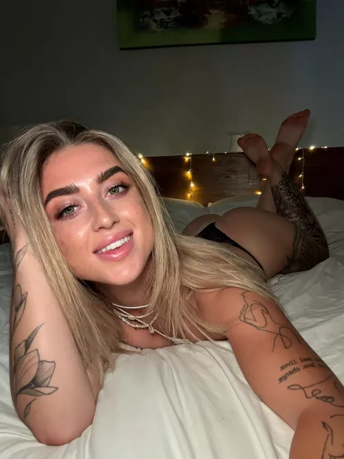 Grab my ass and give me some good tongue work