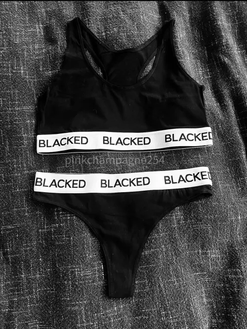 Ha! I just found this new set on the bed 😈 