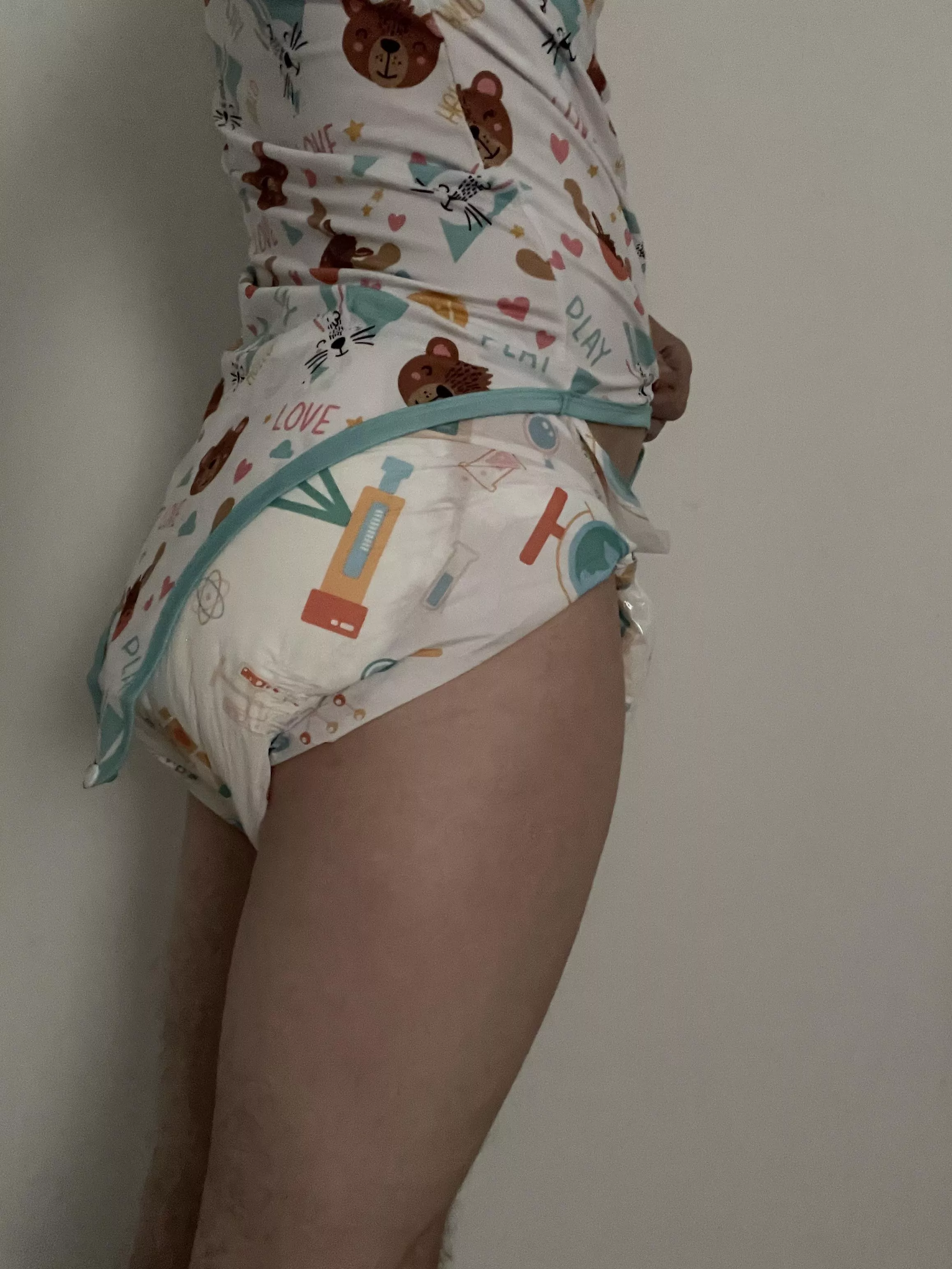 I can totally get use to wearing diapers.. 