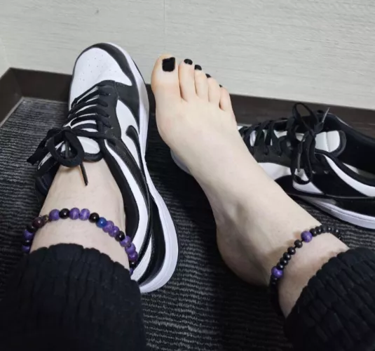 I just finished working out and I didn't wear socks 😜