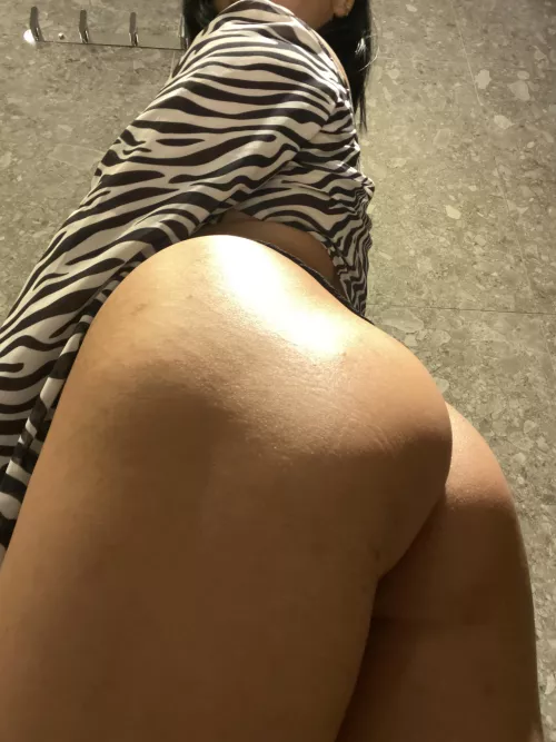 I like to show off my delicious ass