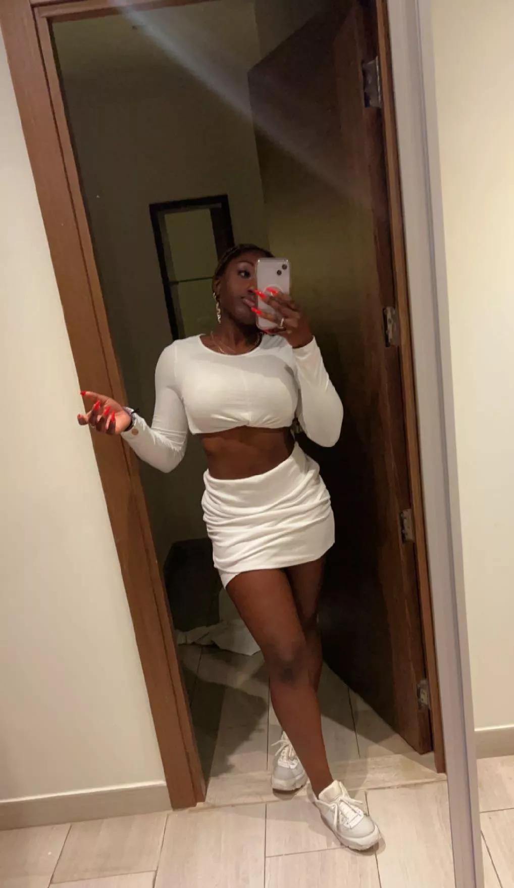 i look better in white clothes than you ever could in white skin🧎🏼