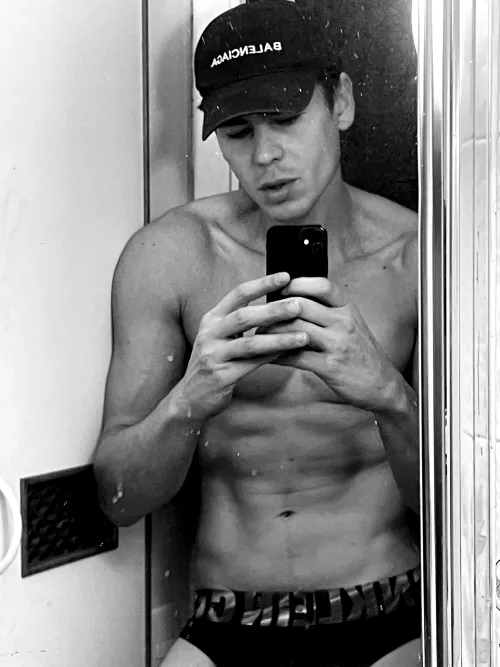 I love men in their underwear, it's so sexy I get hard