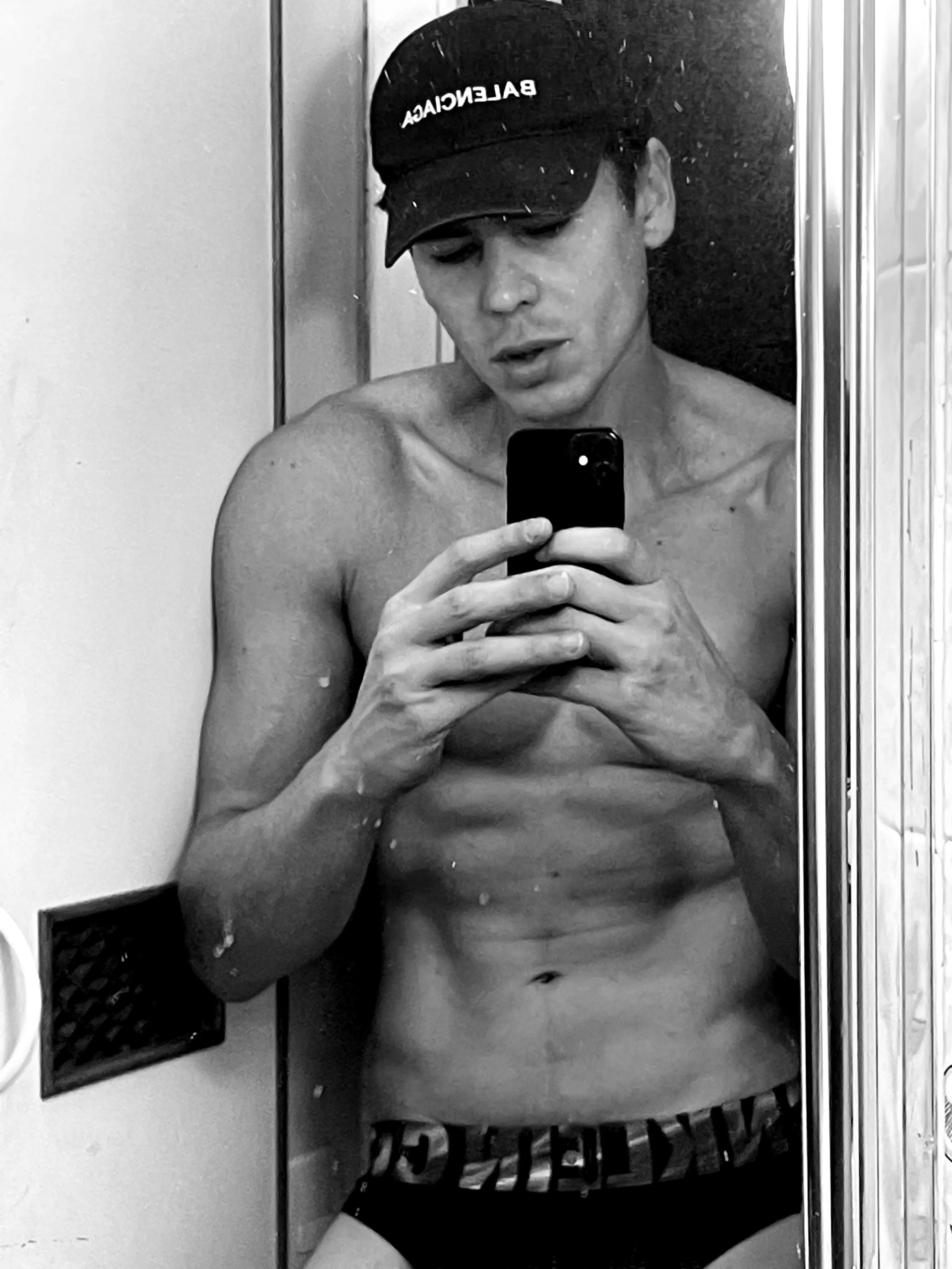 I love men in their underwear, it's so sexy I get hard