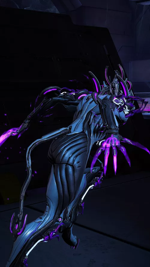 I love the thighs this Valkyr has. But they need to buff her butt :]