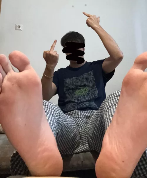 I need a loser who wanna play humiliation roulette!