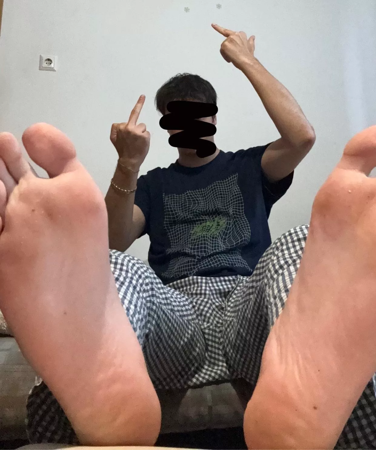 I need a loser who wanna play humiliation roulette!😈