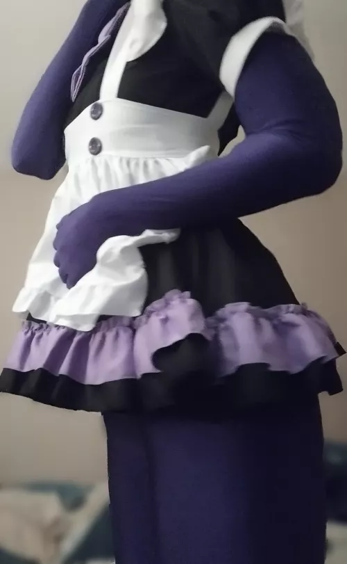 im not supposed to eat the cake I give but I thought a nibble would be ok... what's happening to me? 