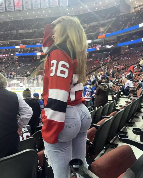 Jeans barely holding the booty