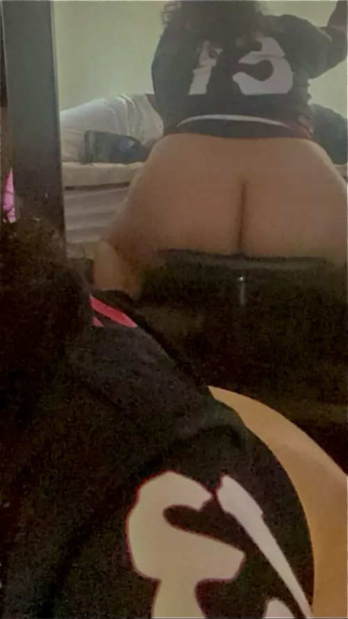 Latina showing off (Nsfw)