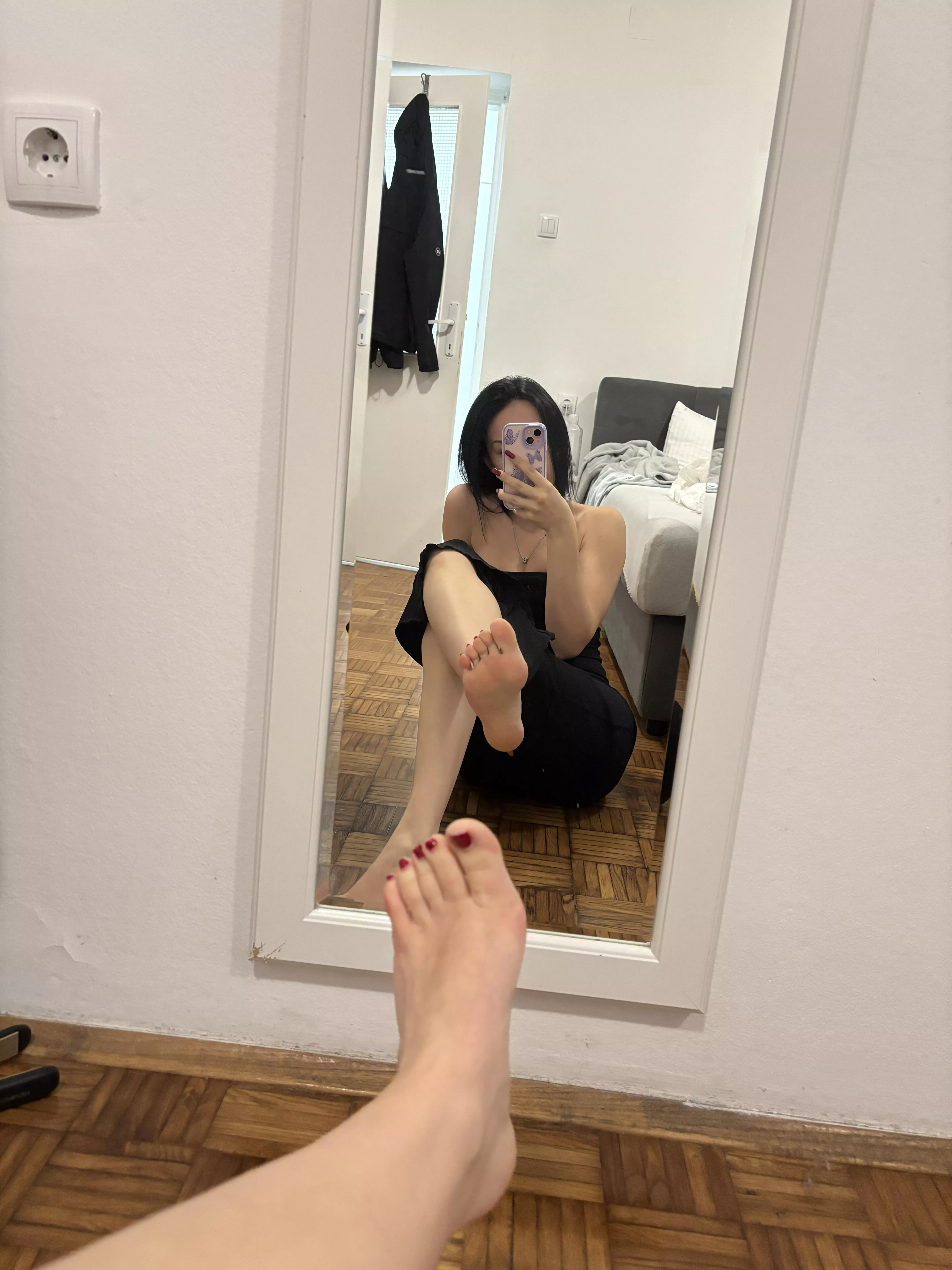 Look how soft my foot is