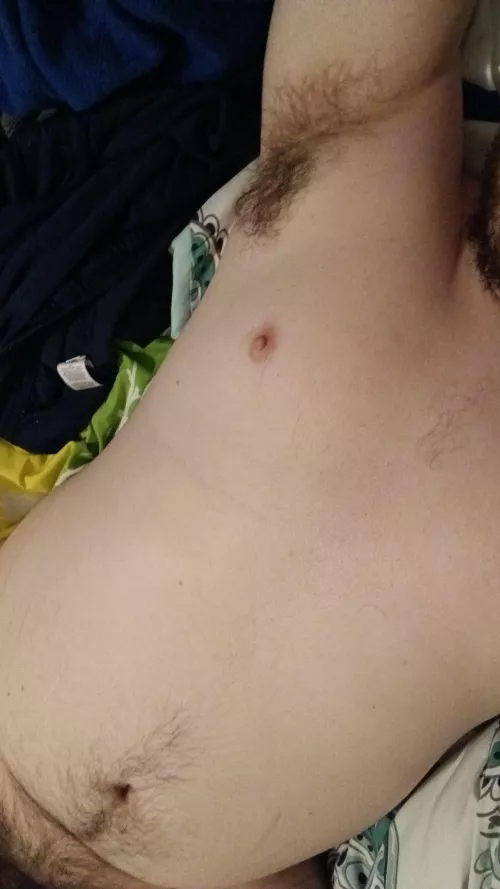Looking for some non american dudes to come explore my hairy body and worship my sweaty hairy pits. Must be 25 plus and show face!