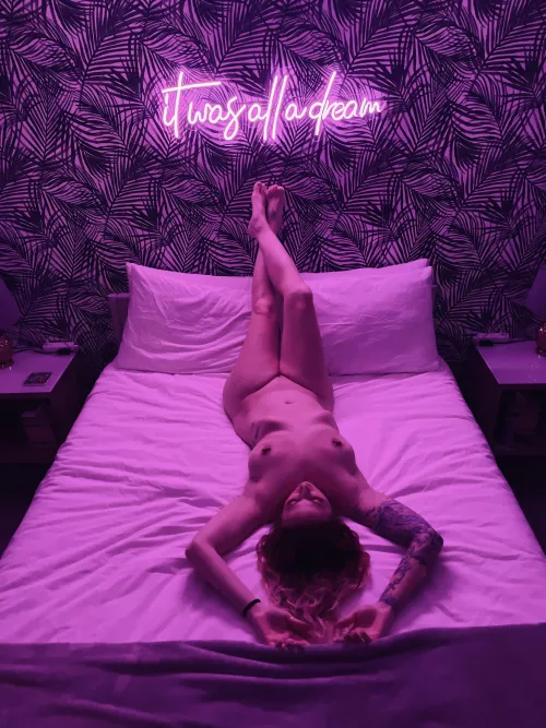 M/F looking for couple (bi female) or female 