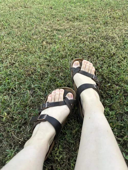 My kink is sending my foot to random men