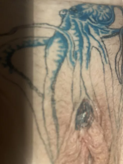 my tattooed pussy octopus some colour in it at the start of 2nd sesion